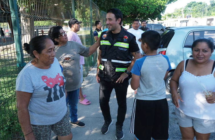 img-pabloGutierrez-con-gente